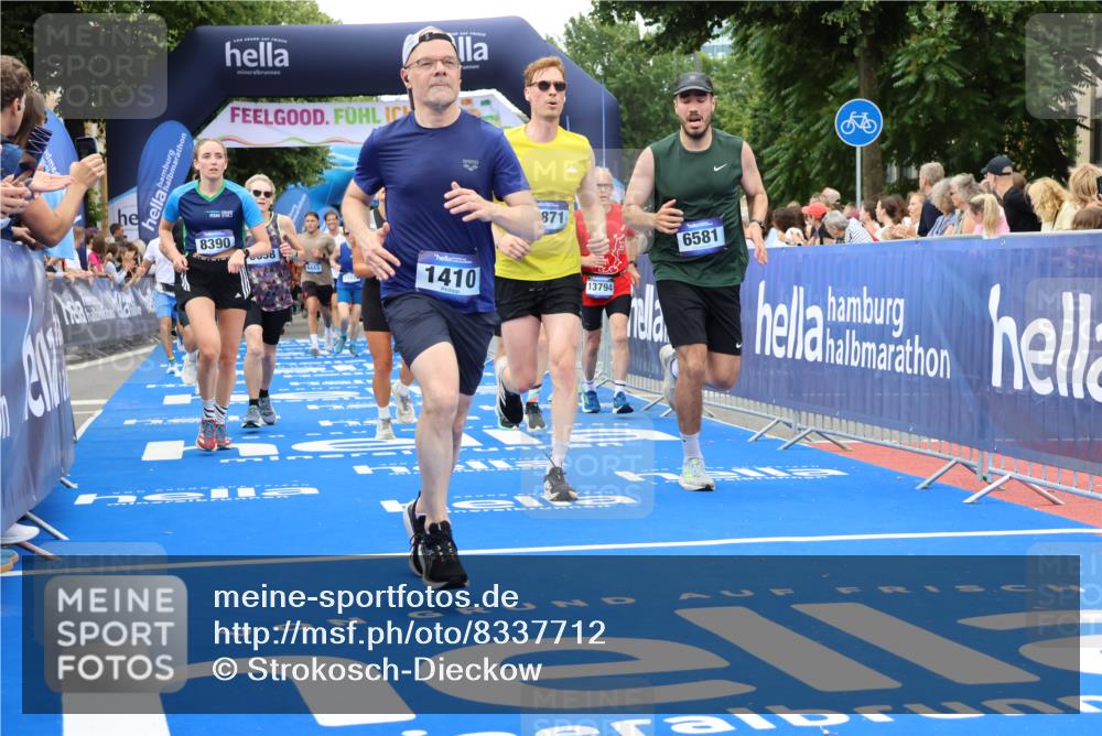 29.06.2025 - hella hamburg halbmarathon Strokosch-Dieckow http://msf.ph/oto/8337712 29.06.2025 10:54:07 Ziel 1151, 1410, 3177, 3208, 3209, 3898, 5638, 6082, 6084, 6294, 6356, 6443, 6581, 8390, 9032, 9791, 11499, 12213, 12379, 13033, 13397, 13794, 15169, 15524, 16780, 16871, 17348, 18308 meine-sportfotos.de