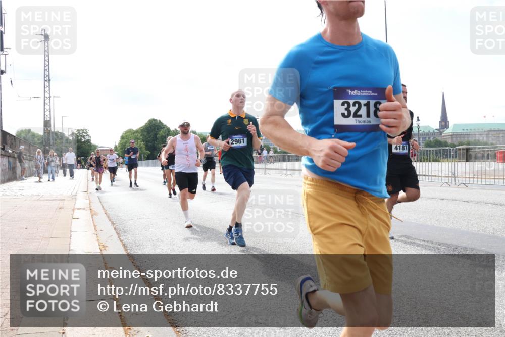 29.06.2025 - hella hamburg halbmarathon Lena Gebhardt http://msf.ph/oto/8337755 29.06.2025 10:13:23 Lombardsbrücke 2961, 3218, 4187, 1007, 1020, 1051, 1747, 1859, 2055, 2721, 2904, 2942, 2961, 3218, 3360, 3728, 3729, 4187, 4532, 4795, 4950, 5232, 5546, 6026, 6489, 6717, 6724, 7346, 7446, 7447, 7460, 7873, 7913, 8279, 8398, 8405, 8913, 9128, 9141, 9527, 9612, 10402, 11720, 12492, 12928, 12929, 13331, 13928, 14404, 15531, 15663, 15922, 16030, 16255, 16323, 16437, 16491, 17472, 17474, 17699, 17988, 18048, 18222, 18231, 18320, 18732 meine-sportfotos.de