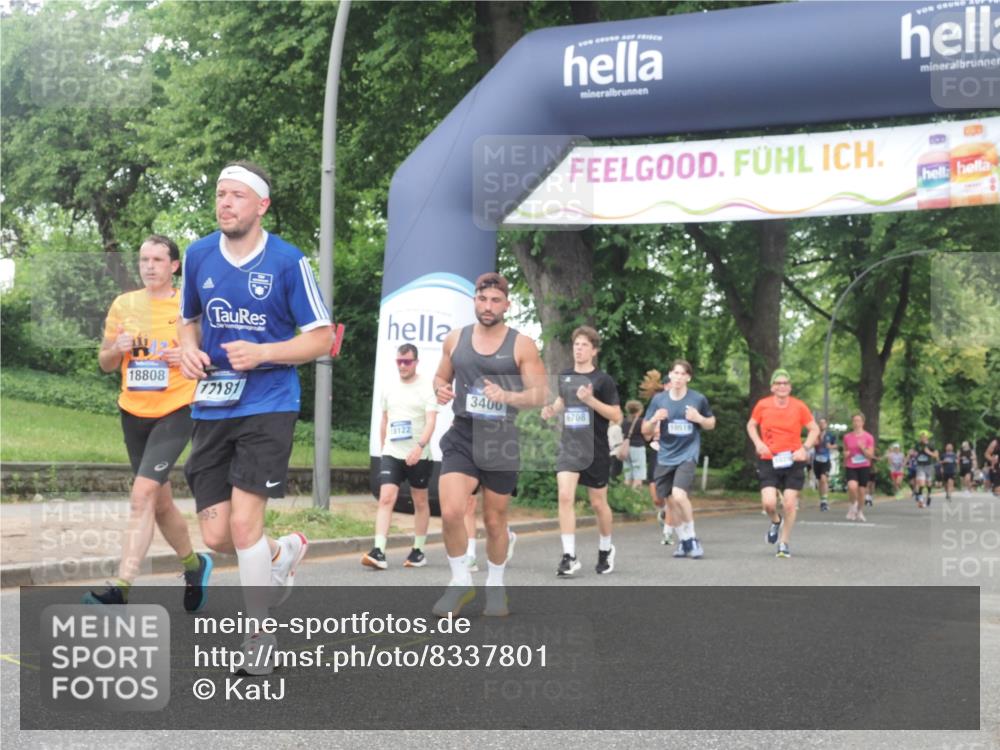 29.06.2025 - hella hamburg halbmarathon KatJ http://msf.ph/oto/8337801 29.06.2025 10:48:02 Zwischen KM18-KM19 3400, 5602, 5603, 6708, 7757 meine-sportfotos.de