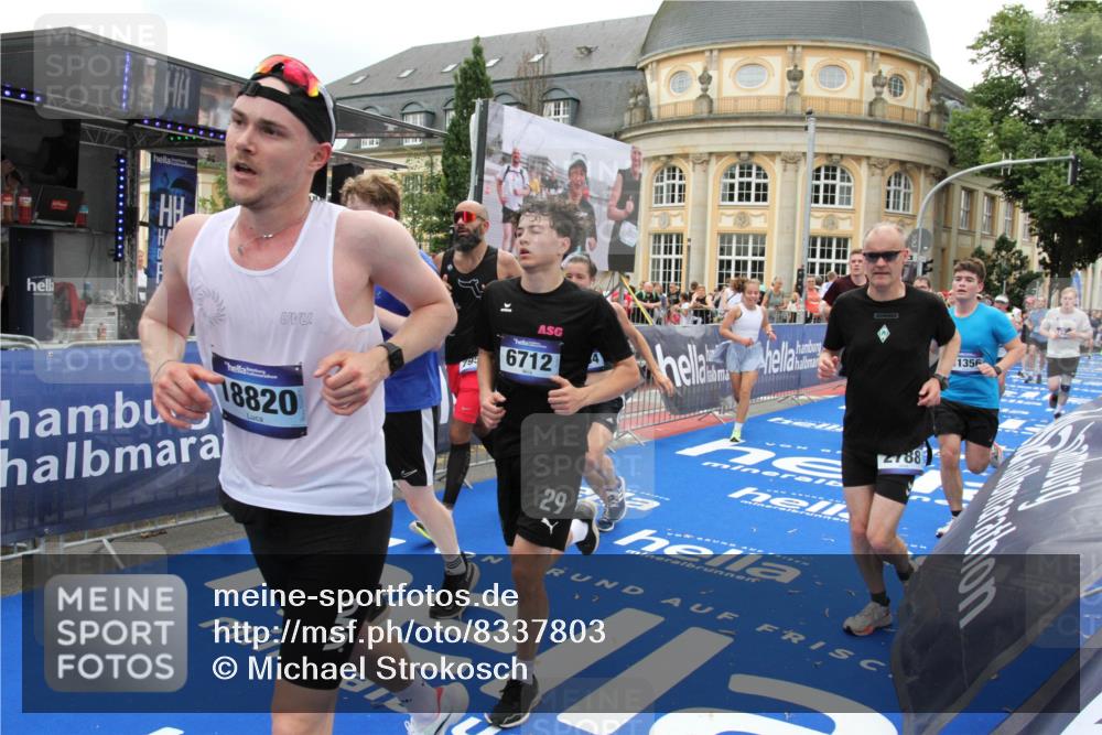 29.06.2025 - hella hamburg halbmarathon Michael Strokosch http://msf.ph/oto/8337803 29.06.2025 10:50:48 Ziel 2234, 2788, 5115, 6712, 7134, 7952, 8657, 11356, 13701, 15426, 15720, 17129, 17908, 18229, 18370, 18820 meine-sportfotos.de