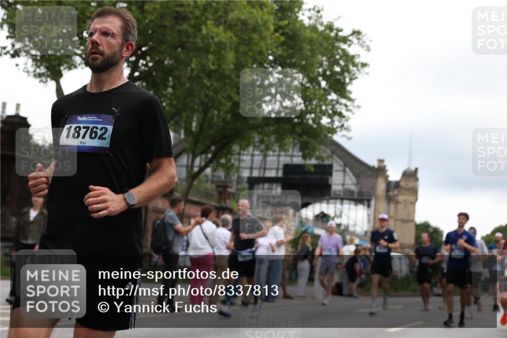 29.06.2025 - hella hamburg halbmarathon Yannick Fuchs http://msf.ph/oto/8337813 29.06.2025 10:52:00 20KM 1595, 1611, 2025, 2488, 2656, 2759, 2840, 2883, 2907, 3093, 3251, 3859, 4319, 4426, 4467, 4502, 4632, 4708, 4833, 5277, 5341, 5926, 6104, 6138, 6147, 6531, 6595, 7082, 7138, 7189, 8322, 8585, 9316, 9485, 10599, 10788, 11645, 12378, 12585, 12879, 13465, 13816, 13880, 14266, 14571, 15217, 15434, 15527, 16531, 17405, 17415, 17827, 18068, 18180, 18492, 18501, 18587, 18762, 18891 meine-sportfotos.de
