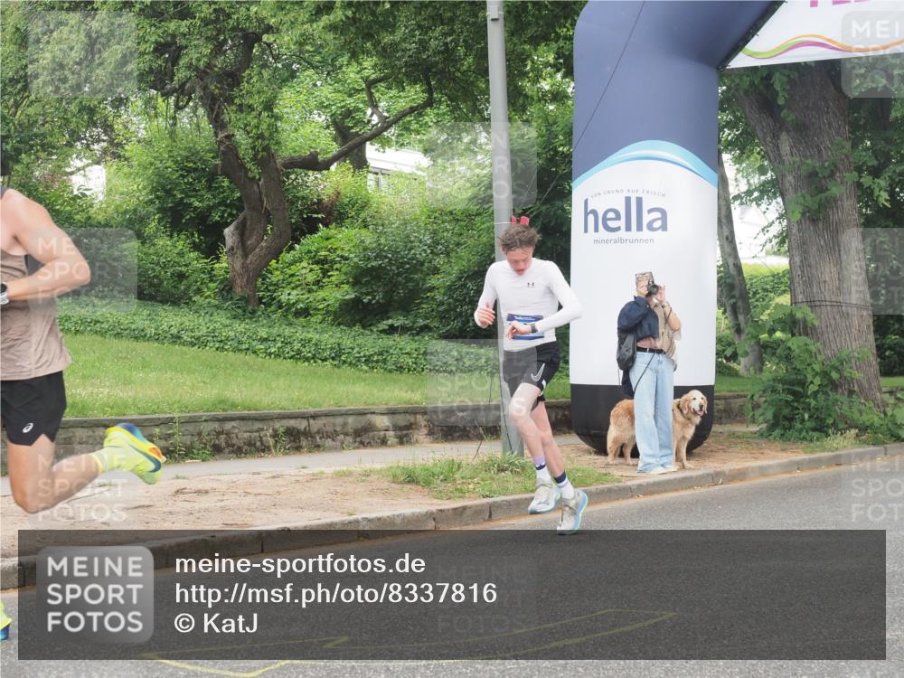 29.06.2025 - hella hamburg halbmarathon KatJ http://msf.ph/oto/8337816 29.06.2025 10:18:32 Zwischen KM18-KM19 2075 meine-sportfotos.de