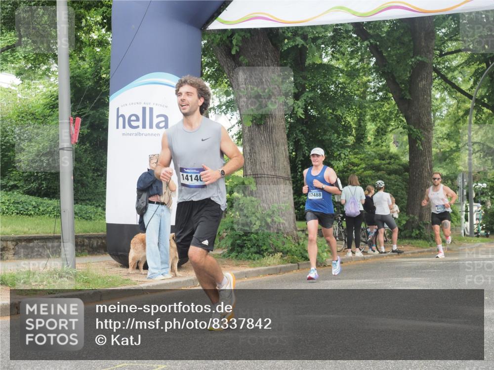29.06.2025 - hella hamburg halbmarathon KatJ http://msf.ph/oto/8337842 29.06.2025 10:18:33 Zwischen KM18-KM19 2075 meine-sportfotos.de