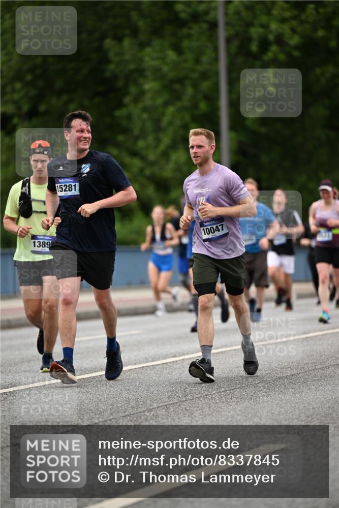 29.06.2025 - hella hamburg halbmarathon Dr. Thomas Lammeyer http://msf.ph/oto/8337845 29.06.2025 10:40:10 Kennedybrücke 1036, 1336, 1717, 2352, 2412, 2588, 2827, 3741, 4413, 5012, 5240, 5531, 6021, 6381, 6845, 6896, 7111, 7275, 7927, 8356, 8947, 9470, 10047, 10119, 10336, 10341, 10567, 11010, 11187, 11198, 11233 meine-sportfotos.de