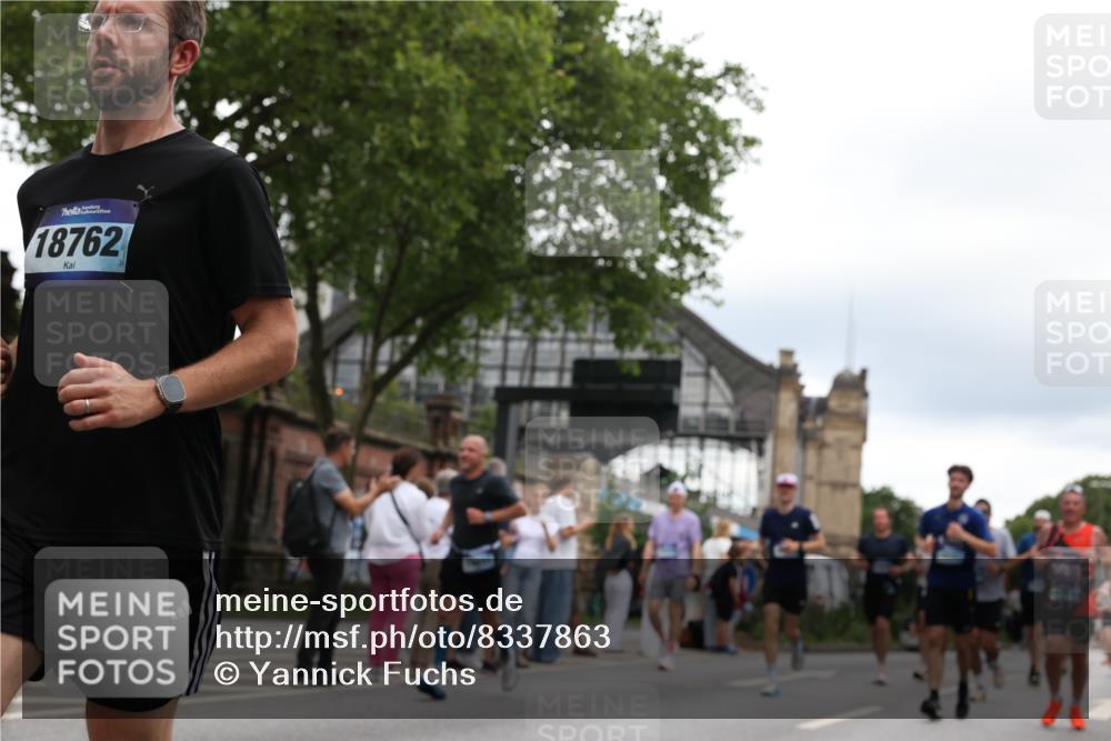 29.06.2025 - hella hamburg halbmarathon Yannick Fuchs http://msf.ph/oto/8337863 29.06.2025 10:52:00 20KM 1595, 1611, 2025, 2488, 2656, 2759, 2840, 2883, 2907, 3093, 3251, 3859, 4319, 4426, 4467, 4502, 4632, 4708, 4833, 5277, 5341, 5926, 6104, 6138, 6147, 6531, 6595, 7082, 7138, 7189, 8322, 8585, 9316, 9485, 10599, 10788, 11645, 12378, 12585, 12879, 13465, 13816, 13880, 14266, 14571, 15217, 15434, 15527, 16531, 17405, 17415, 17827, 18068, 18180, 18492, 18501, 18587, 18762, 18891 meine-sportfotos.de