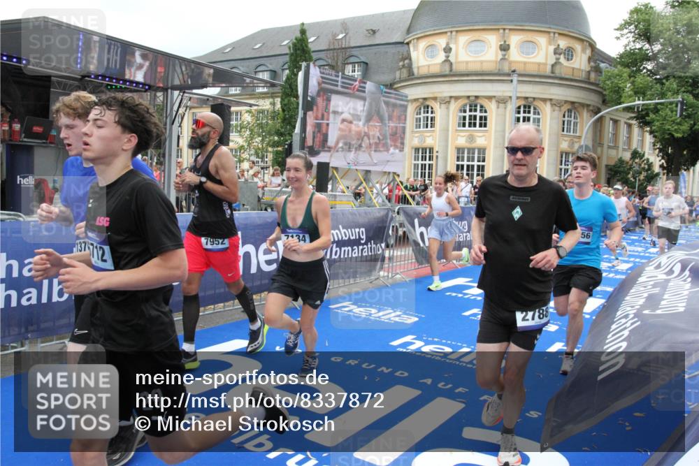 29.06.2025 - hella hamburg halbmarathon Michael Strokosch http://msf.ph/oto/8337872 29.06.2025 10:50:48 Ziel 2234, 2788, 5115, 6712, 7134, 7952, 8657, 11356, 13701, 15426, 15720, 17129, 17908, 18229, 18370, 18820 meine-sportfotos.de