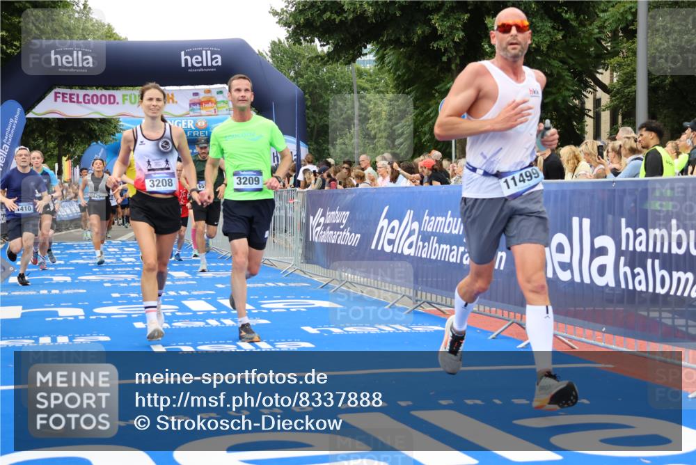 29.06.2025 - hella hamburg halbmarathon Strokosch-Dieckow http://msf.ph/oto/8337888 29.06.2025 10:54:04 Ziel 1151, 1410, 1815, 2432, 3096, 3208, 3209, 3898, 5638, 6294, 6356, 6374, 6443, 6581, 8390, 8394, 9032, 9791, 11499, 11789, 12213, 12379, 13397, 13794, 13869, 15524, 16780, 16871, 17348, 18308 meine-sportfotos.de