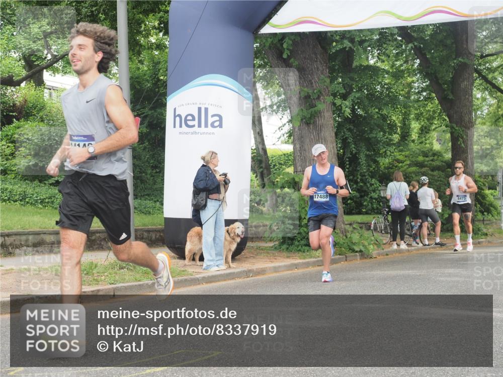 29.06.2025 - hella hamburg halbmarathon KatJ http://msf.ph/oto/8337919 29.06.2025 10:18:34 Zwischen KM18-KM19 2075 meine-sportfotos.de