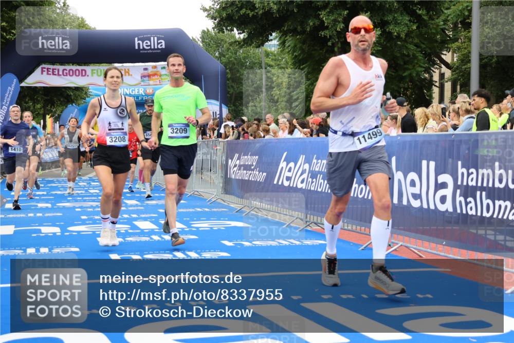 29.06.2025 - hella hamburg halbmarathon Strokosch-Dieckow http://msf.ph/oto/8337955 29.06.2025 10:54:04 Ziel 1151, 1410, 1815, 2432, 3096, 3208, 3209, 3898, 5638, 6294, 6356, 6374, 6443, 6581, 8390, 8394, 9032, 9791, 11499, 11789, 12213, 12379, 13397, 13794, 13869, 15524, 16780, 16871, 17348, 18308 meine-sportfotos.de