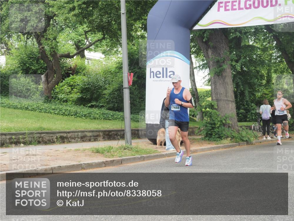 29.06.2025 - hella hamburg halbmarathon KatJ http://msf.ph/oto/8338058 29.06.2025 10:18:34 Zwischen KM18-KM19 2075 meine-sportfotos.de