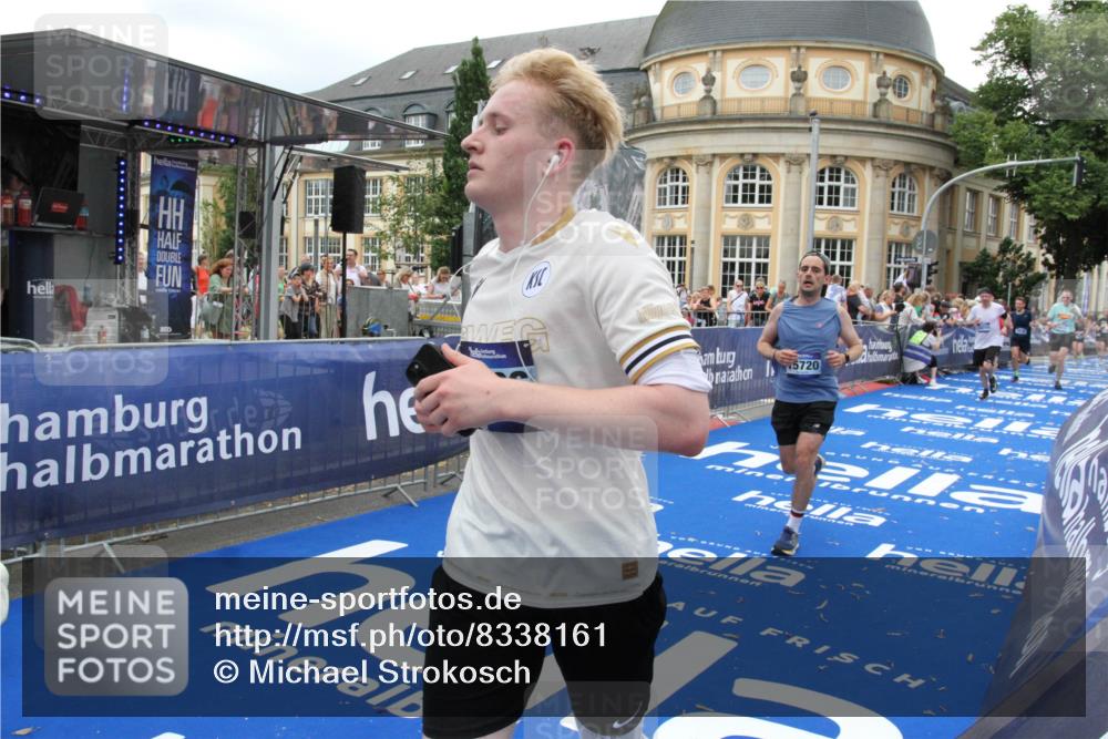 29.06.2025 - hella hamburg halbmarathon Michael Strokosch http://msf.ph/oto/8338161 29.06.2025 10:50:52 Ziel 1466, 2234, 3947, 4839, 5018, 5115, 7052, 8205, 8657, 10750, 15395, 15426, 15720, 17129, 17908, 18182, 18229, 18370 meine-sportfotos.de