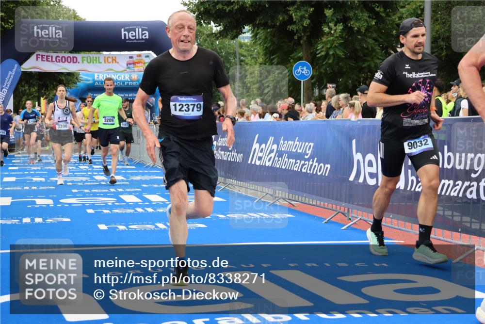29.06.2025 - hella hamburg halbmarathon Strokosch-Dieckow http://msf.ph/oto/8338271 29.06.2025 10:54:03 Ziel 1151, 1410, 1815, 2432, 3096, 3208, 3209, 5638, 6294, 6356, 6374, 6481, 6581, 7918, 8390, 8394, 9032, 9791, 11499, 11789, 12379, 13032, 13397, 13794, 13869, 15524, 16871, 17348, 18308 meine-sportfotos.de
