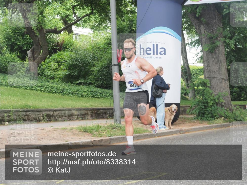 29.06.2025 - hella hamburg halbmarathon KatJ http://msf.ph/oto/8338314 29.06.2025 10:18:37 Zwischen KM18-KM19 8473 meine-sportfotos.de