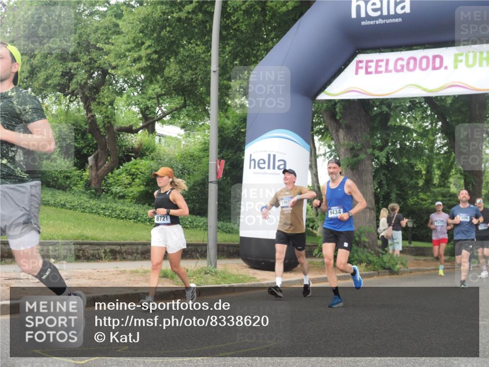 29.06.2025 - hella hamburg halbmarathon KatJ http://msf.ph/oto/8338620 29.06.2025 10:48:12 Zwischen KM18-KM19 1264, 8590, 8721 meine-sportfotos.de