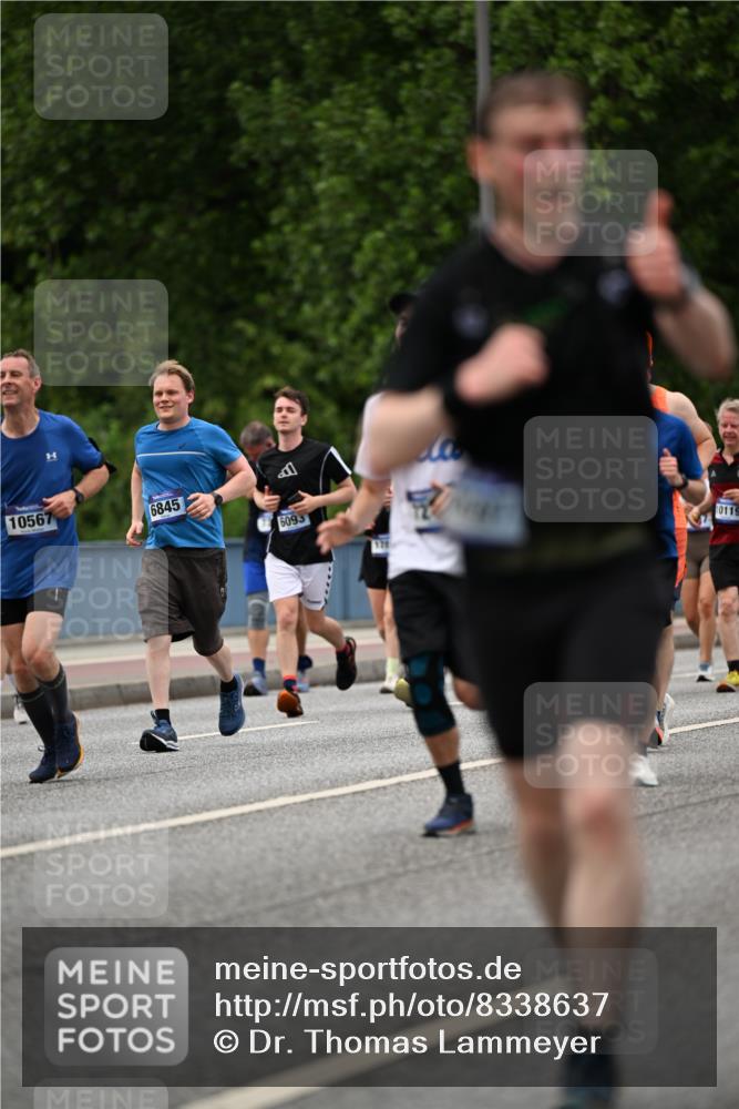 29.06.2025 - hella hamburg halbmarathon Dr. Thomas Lammeyer http://msf.ph/oto/8338637 29.06.2025 10:40:12 Kennedybrücke 1036, 1183, 1336, 1717, 2352, 2412, 2588, 2827, 3741, 3990, 4413, 4902, 5012, 5240, 5531, 6021, 6381, 6845, 6896, 7111, 7275, 7927, 8356, 8947, 10047, 10119, 10336, 10341, 10567, 11010, 11187, 11198, 11233 meine-sportfotos.de