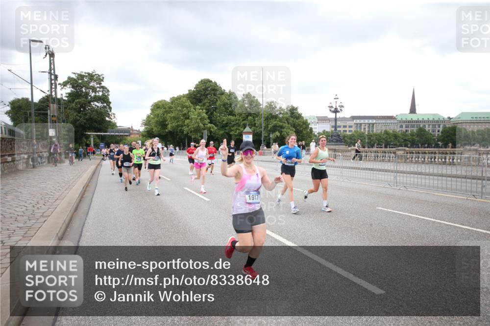29.06.2025 - hella hamburg halbmarathon Jannik Wohlers http://msf.ph/oto/8338648 29.06.2025 10:55:06 Lombardsbrücke 1616, 1873, 1917, 3115, 3157, 3577, 4628, 5040, 5483, 5487, 7548, 7680, 8626, 9614, 9618, 9857, 9858, 10094, 10559, 10885, 11109, 12902, 13230, 14727, 15081, 15152, 16267, 16385, 16533, 16855, 17019, 17396, 18670, 18972 meine-sportfotos.de