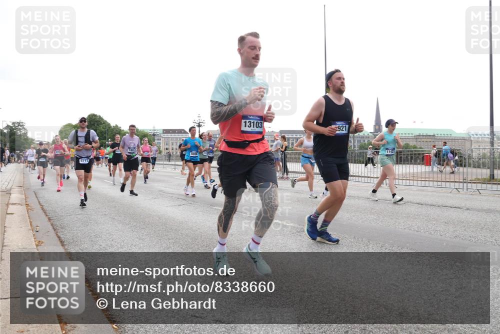 29.06.2025 - hella hamburg halbmarathon Lena Gebhardt http://msf.ph/oto/8338660 29.06.2025 10:38:11 Lombardsbrücke 5713, 8696, 13103, 921, 11421, 1196, 1394, 1457, 1475, 1578, 1596, 1742, 1791, 1799, 1901, 1966, 1985, 2113, 2151, 2498, 2786, 3010, 3094, 3095, 3242, 3246, 3286, 3338, 3635, 3636, 3716, 3777, 3841, 3880, 4159, 4414, 4883, 4921, 5085, 5089, 5139, 5155, 5300, 5522, 5713, 5735, 6199, 6200, 6362, 6697, 6751, 6930, 7117, 7118, 7165, 7244, 7321, 7350, 7552, 7629, 7696, 7868, 7914, 8985, 9247, 9288, 9895, 10159, 10836, 11087, 11543 meine-sportfotos.de