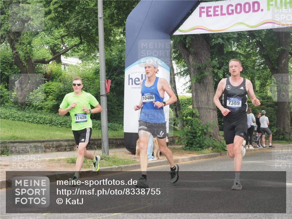 29.06.2025 - hella hamburg halbmarathon KatJ http://msf.ph/oto/8338755 29.06.2025 10:18:43 Zwischen KM18-KM19 1827, 7389, 8473 meine-sportfotos.de