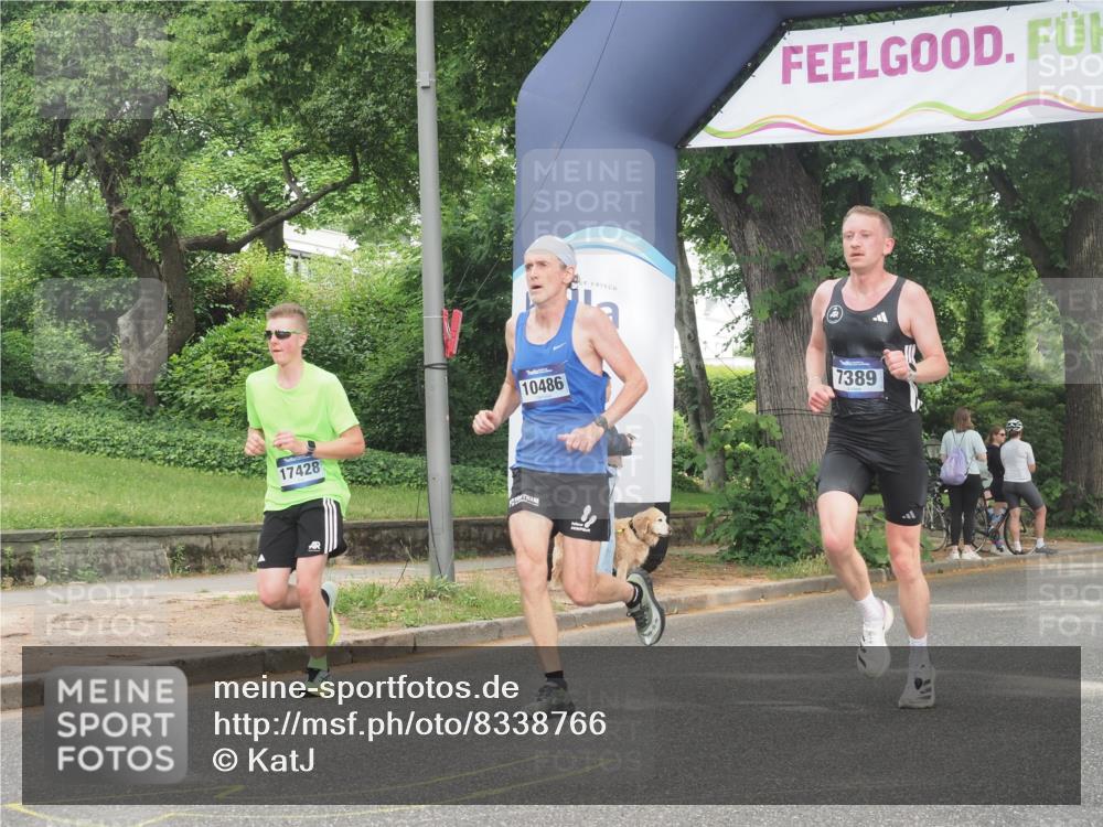 29.06.2025 - hella hamburg halbmarathon KatJ http://msf.ph/oto/8338766 29.06.2025 10:18:43 Zwischen KM18-KM19 1827, 7389, 8473 meine-sportfotos.de