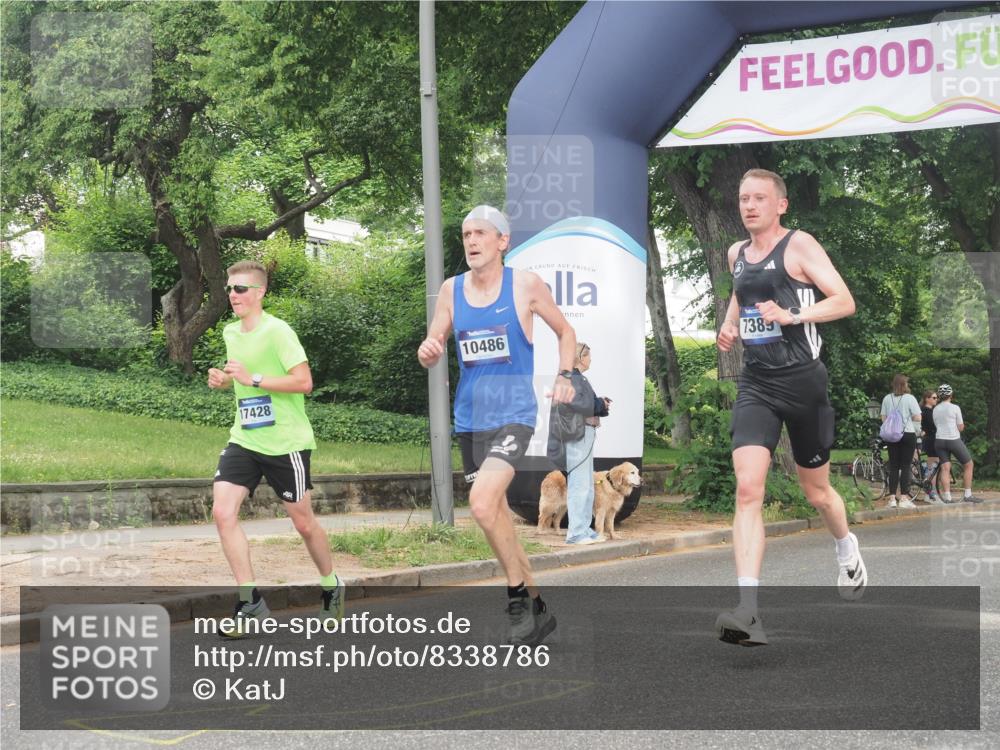 29.06.2025 - hella hamburg halbmarathon KatJ http://msf.ph/oto/8338786 29.06.2025 10:18:43 Zwischen KM18-KM19 1827, 7389, 8473 meine-sportfotos.de