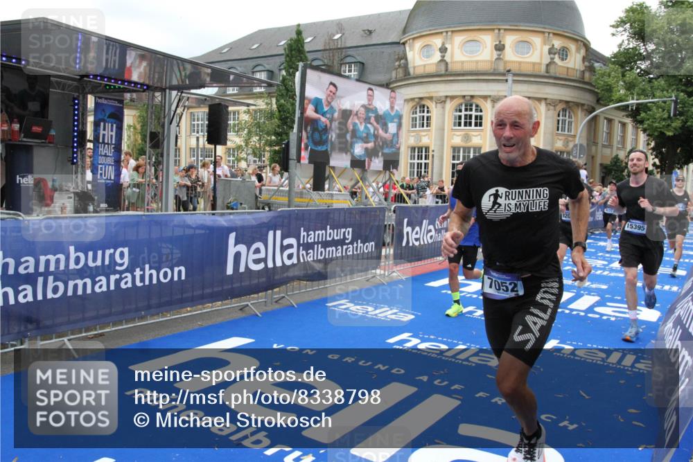 29.06.2025 - hella hamburg halbmarathon Michael Strokosch http://msf.ph/oto/8338798 29.06.2025 10:50:58 Ziel 1466, 2207, 3654, 3947, 4839, 5018, 7052, 7369, 8205, 8572, 10215, 10750, 11551, 12778, 13687, 15362, 15395, 15643, 16285, 18182 meine-sportfotos.de