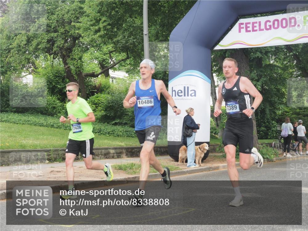 29.06.2025 - hella hamburg halbmarathon KatJ http://msf.ph/oto/8338808 29.06.2025 10:18:43 Zwischen KM18-KM19 1827, 7389, 8473 meine-sportfotos.de