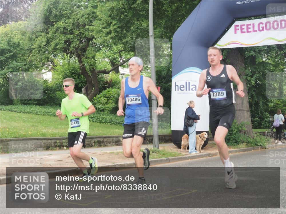 29.06.2025 - hella hamburg halbmarathon KatJ http://msf.ph/oto/8338840 29.06.2025 10:18:43 Zwischen KM18-KM19 1827, 7389, 8473 meine-sportfotos.de