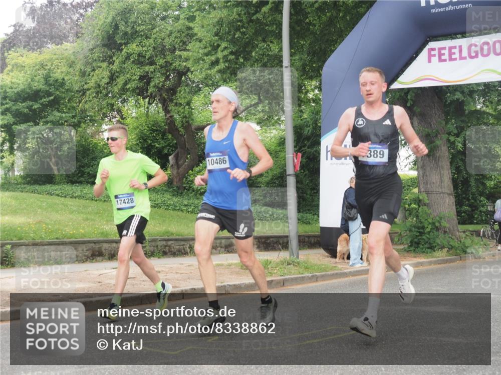 29.06.2025 - hella hamburg halbmarathon KatJ http://msf.ph/oto/8338862 29.06.2025 10:18:43 Zwischen KM18-KM19 1827, 7389, 8473 meine-sportfotos.de