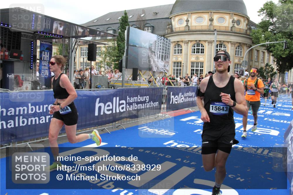 29.06.2025 - hella hamburg halbmarathon Michael Strokosch http://msf.ph/oto/8338929 29.06.2025 10:51:00 Ziel 1466, 2207, 3654, 7052, 7369, 8205, 8572, 10215, 11551, 12778, 13687, 14125, 15362, 15395, 15643, 16285, 17221, 18350 meine-sportfotos.de