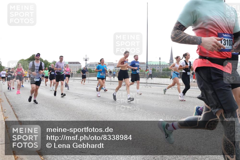 29.06.2025 - hella hamburg halbmarathon Lena Gebhardt http://msf.ph/oto/8338984 29.06.2025 10:38:12 Lombardsbrücke 5713, 4414, 3103, 1196, 1394, 1457, 1475, 1578, 1596, 1742, 1791, 1799, 1901, 1966, 1985, 2113, 2151, 2498, 2786, 3010, 3094, 3095, 3242, 3246, 3286, 3338, 3635, 3636, 3716, 3777, 3841, 3880, 4139, 4155, 4159, 4414, 4883, 4921, 5085, 5089, 5139, 5155, 5300, 5522, 5713, 5735, 6199, 6200, 6362, 6697, 6751, 6930, 7117, 7118, 7165, 7244, 7321, 7552, 7629, 7696, 7868, 7914, 8985, 9247, 9288, 9895, 10159, 10836, 11087, 11543 meine-sportfotos.de