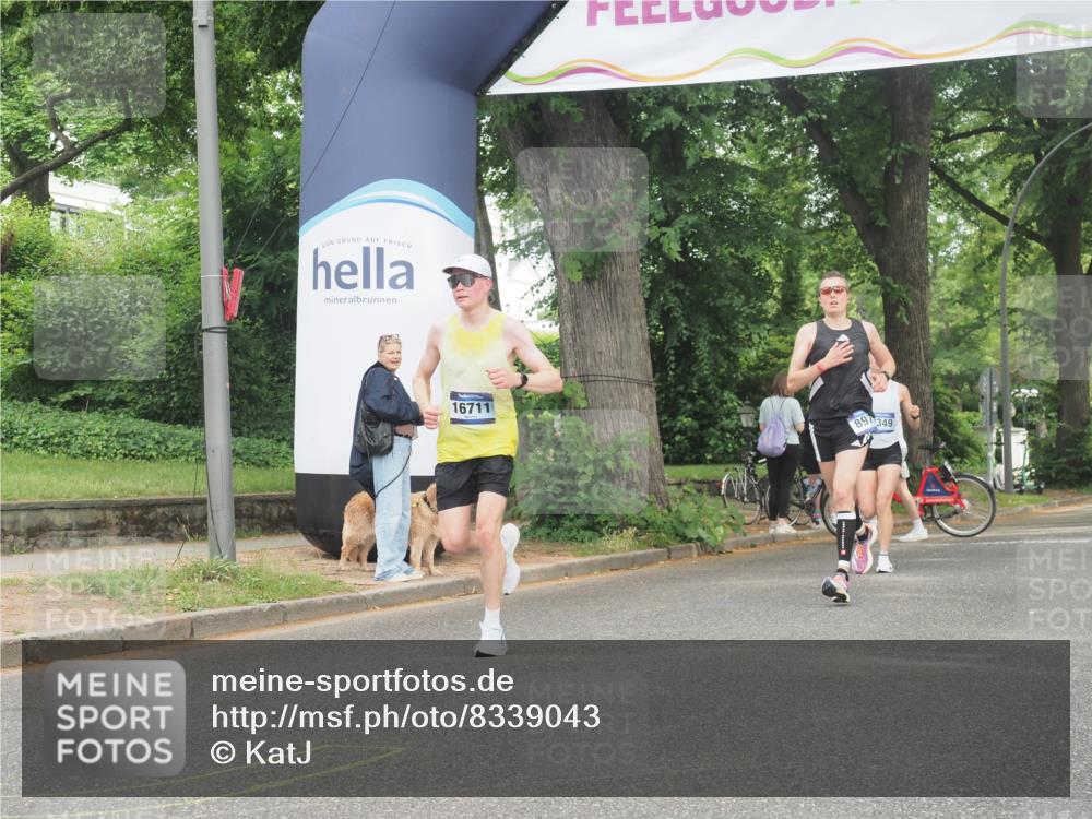 29.06.2025 - hella hamburg halbmarathon KatJ http://msf.ph/oto/8339043 29.06.2025 10:18:47 Zwischen KM18-KM19 1827, 7389 meine-sportfotos.de