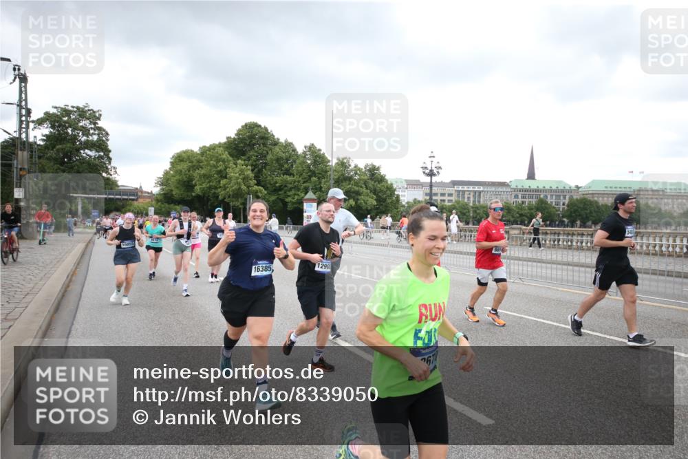 29.06.2025 - hella hamburg halbmarathon Jannik Wohlers http://msf.ph/oto/8339050 29.06.2025 10:55:10 Lombardsbrücke 1616, 1873, 1917, 3101, 3115, 3244, 5220, 5222, 5483, 5487, 5575, 7548, 7680, 8527, 8626, 9614, 9618, 9857, 9858, 9956, 10094, 10559, 10593, 10885, 11109, 12695, 12902, 14727, 15081, 15116, 15289, 16267, 16336, 16385, 16855, 16926, 17019, 17392, 17396, 18670, 18972 meine-sportfotos.de