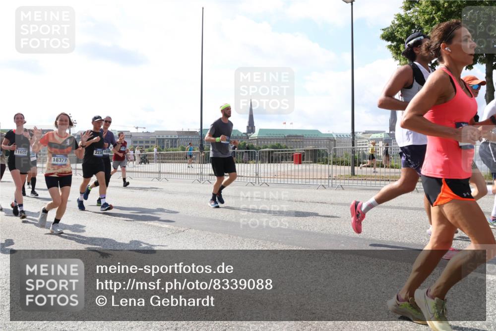 29.06.2025 - hella hamburg halbmarathon Lena Gebhardt http://msf.ph/oto/8339088 29.06.2025 10:00:39 Lombardsbrücke 11605, 70, 18377, 2236, 10599, 1019, 1180, 1239, 1526, 1544, 1568, 1583, 1611, 1681, 2027, 2086, 2236, 2346, 2426, 2474, 2606, 2652, 2730, 2982, 3042, 3059, 3141, 3177, 3319, 3400, 3794, 3861, 3898, 3983, 4419, 4579, 4594, 4616, 4767, 4813, 4940, 4945, 5033, 5272, 5418, 5643, 5728, 5870, 6082, 6084, 6104, 6138, 6220, 6260, 6443, 6470, 6714, 6757, 7761, 8255, 8478, 8632, 8923, 9124, 9553, 9555, 9577, 10074, 10271, 10599 meine-sportfotos.de