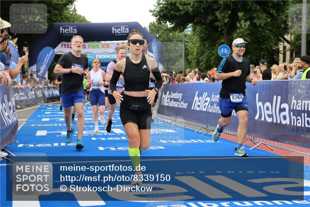 29.06.2025 - hella hamburg halbmarathon Strokosch-Dieckow http://msf.ph/oto/8339150 29.06.2025 10:53:58 Ziel 1151, 1410, 1706, 1815, 1870, 2432, 3096, 3208, 3209, 6356, 6374, 6481, 7395, 7918, 7973, 8394, 9032, 11499, 11789, 12379, 12413, 13032, 13869, 14175, 16477, 16538, 17348, 18308, 18418, 18831, 18879, 18915, 19177 meine-sportfotos.de