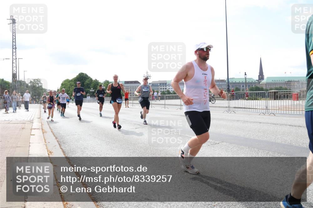29.06.2025 - hella hamburg halbmarathon Lena Gebhardt http://msf.ph/oto/8339257 29.06.2025 10:13:24 Lombardsbrücke 1007, 1747, 1859, 2055, 2721, 2904, 2942, 2961, 3218, 3360, 3728, 3729, 4187, 4532, 4795, 4950, 5232, 5546, 6026, 6489, 6717, 6724, 7346, 7446, 7447, 7460, 7873, 7913, 8279, 8398, 8405, 8913, 9128, 9141, 9527, 9612, 10402, 12492, 12928, 12929, 13331, 13928, 14404, 15531, 15663, 15922, 16030, 16255, 16437, 16491, 17472, 17474, 17699, 17988, 18048, 18222, 18231, 18320, 18732 meine-sportfotos.de