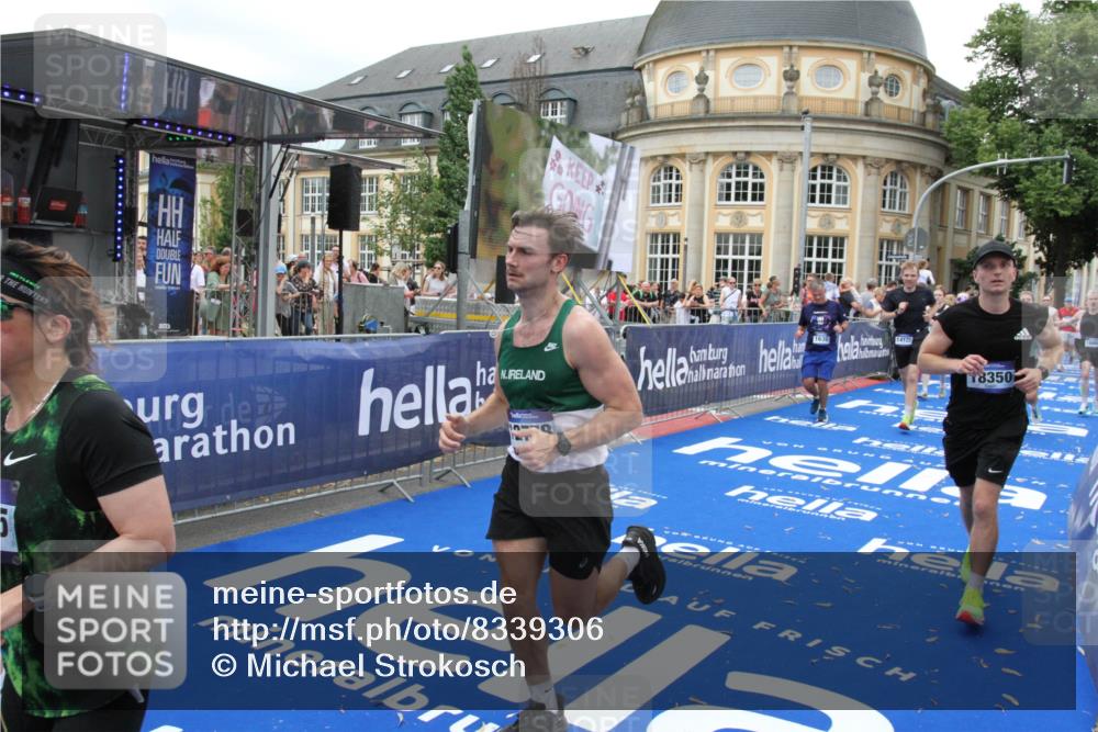 29.06.2025 - hella hamburg halbmarathon Michael Strokosch http://msf.ph/oto/8339306 29.06.2025 10:51:04 Ziel 1630, 2207, 4077, 7369, 8117, 8261, 8572, 8704, 10215, 10508, 10603, 12778, 13008, 13687, 14125, 15362, 16285, 17221, 18066, 18350 meine-sportfotos.de