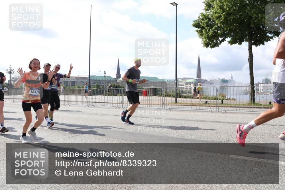 29.06.2025 - hella hamburg halbmarathon Lena Gebhardt http://msf.ph/oto/8339323 29.06.2025 10:00:39 Lombardsbrücke 18377, 236, 10599, 1019, 1180, 1239, 1526, 1544, 1568, 1583, 1611, 1681, 2027, 2086, 2236, 2346, 2426, 2474, 2606, 2652, 2730, 2982, 3042, 3059, 3141, 3177, 3319, 3400, 3794, 3861, 3898, 3983, 4419, 4579, 4594, 4616, 4767, 4813, 4940, 4945, 5033, 5272, 5418, 5643, 5728, 5870, 6082, 6084, 6104, 6138, 6220, 6260, 6443, 6470, 6714, 6757, 7761, 8255, 8478, 8632, 8923, 9124, 9553, 9555, 9577, 10074, 10271, 10599 meine-sportfotos.de