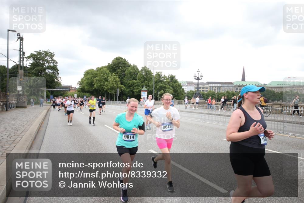 29.06.2025 - hella hamburg halbmarathon Jannik Wohlers http://msf.ph/oto/8339332 29.06.2025 10:55:13 Lombardsbrücke 1616, 1873, 1917, 3101, 3244, 5220, 5222, 5487, 5575, 6257, 7548, 8527, 8626, 8648, 9548, 9614, 9618, 9857, 9858, 9956, 10094, 10436, 10438, 10559, 10593, 10885, 12695, 12902, 13504, 15081, 15116, 15289, 16267, 16336, 16651, 16768, 16855, 16926, 17019, 17392, 17396, 18670, 18907, 18972 meine-sportfotos.de