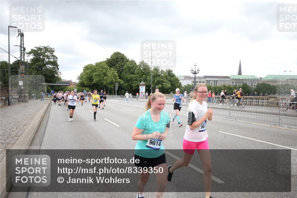 29.06.2025 - hella hamburg halbmarathon Jannik Wohlers http://msf.ph/oto/8339350 29.06.2025 10:55:14 Lombardsbrücke 1616, 1873, 1917, 3101, 3244, 5220, 5222, 5487, 5575, 6257, 7548, 7969, 8527, 8626, 8648, 9548, 9614, 9618, 9857, 9858, 9956, 10094, 10436, 10438, 10559, 10593, 11903, 12695, 12902, 13504, 15081, 15116, 15289, 16267, 16336, 16651, 16768, 16855, 16926, 17019, 17392, 17396, 18670, 18907, 18972 meine-sportfotos.de