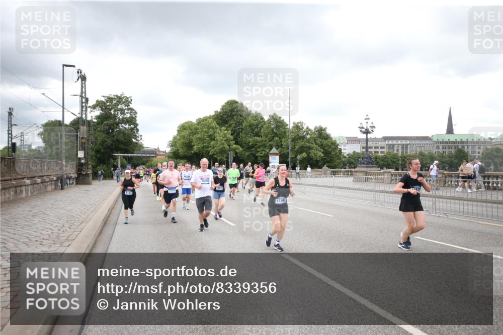 29.06.2025 - hella hamburg halbmarathon Jannik Wohlers http://msf.ph/oto/8339356 29.06.2025 10:55:20 Lombardsbrücke 1616, 3101, 3244, 4470, 4896, 5220, 5222, 5575, 6055, 6056, 6113, 6257, 6594, 7548, 7969, 8110, 8527, 8532, 8648, 9548, 9614, 9618, 9861, 9865, 9956, 10094, 10436, 10438, 10449, 10559, 10593, 11903, 11962, 11963, 12695, 13504, 15081, 15116, 15289, 15764, 16336, 16651, 16768, 16855, 16926, 17168, 17392, 18907 meine-sportfotos.de