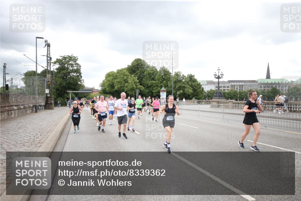 29.06.2025 - hella hamburg halbmarathon Jannik Wohlers http://msf.ph/oto/8339362 29.06.2025 10:55:20 Lombardsbrücke 1616, 3101, 3244, 4470, 4896, 5220, 5222, 5575, 6055, 6056, 6113, 6257, 6594, 7548, 7969, 8110, 8527, 8532, 8648, 9548, 9614, 9618, 9861, 9865, 9956, 10094, 10436, 10438, 10449, 10559, 10593, 11903, 11962, 11963, 12695, 13504, 15081, 15116, 15289, 15764, 16336, 16651, 16768, 16855, 16926, 17168, 17392, 18907 meine-sportfotos.de