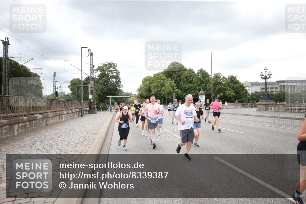 29.06.2025 - hella hamburg halbmarathon Jannik Wohlers http://msf.ph/oto/8339387 29.06.2025 10:55:21 Lombardsbrücke 1616, 3101, 3244, 4265, 4470, 4896, 5220, 5222, 5575, 6055, 6056, 6113, 6257, 6594, 7548, 7969, 8110, 8527, 8532, 8533, 8648, 9548, 9614, 9618, 9861, 9865, 9956, 10094, 10436, 10438, 10449, 10593, 11903, 11962, 11963, 12695, 13504, 14124, 14492, 15081, 15116, 15289, 15763, 15764, 16336, 16651, 16768, 16926, 17168, 17392, 18195, 18907 meine-sportfotos.de