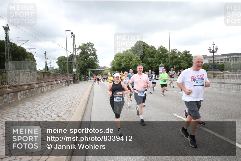 29.06.2025 - hella hamburg halbmarathon Jannik Wohlers http://msf.ph/oto/8339412 29.06.2025 10:55:22 Lombardsbrücke 1616, 3101, 3244, 4265, 4470, 4896, 5220, 5222, 5575, 6055, 6056, 6113, 6257, 6594, 7548, 7969, 8110, 8527, 8532, 8533, 8648, 9548, 9861, 9865, 9956, 10094, 10436, 10438, 10449, 10593, 11903, 11962, 11963, 12695, 13504, 14124, 14492, 15081, 15116, 15289, 15763, 15764, 16336, 16651, 16768, 16926, 17038, 17039, 17168, 17392, 18195, 18907 meine-sportfotos.de