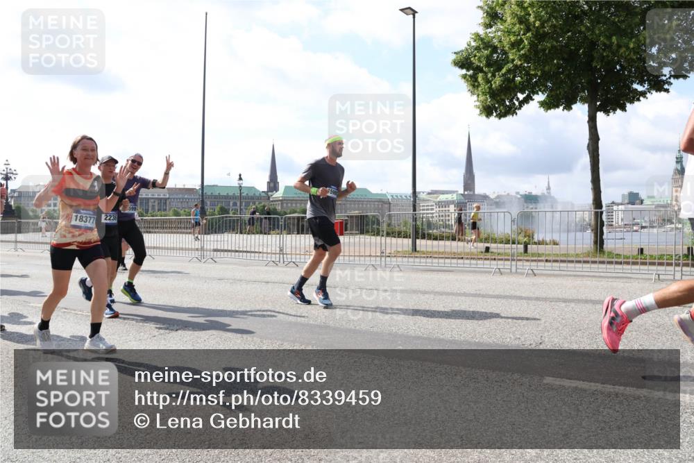 29.06.2025 - hella hamburg halbmarathon Lena Gebhardt http://msf.ph/oto/8339459 29.06.2025 10:00:39 Lombardsbrücke 18377, 2236, 599, 1019, 1180, 1239, 1526, 1544, 1568, 1583, 1611, 1681, 2027, 2086, 2236, 2346, 2426, 2474, 2606, 2652, 2730, 2982, 3042, 3059, 3141, 3177, 3319, 3400, 3794, 3861, 3898, 3983, 4419, 4579, 4594, 4616, 4767, 4813, 4940, 4945, 5033, 5272, 5418, 5643, 5728, 5870, 6082, 6084, 6104, 6138, 6220, 6260, 6443, 6470, 6714, 6757, 7761, 8255, 8478, 8632, 8923, 9124, 9553, 9555, 9577, 10074, 10271, 10599 meine-sportfotos.de
