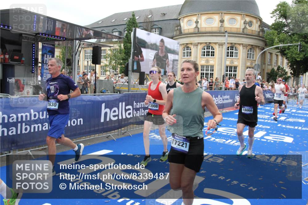 29.06.2025 - hella hamburg halbmarathon Michael Strokosch http://msf.ph/oto/8339487 29.06.2025 10:51:07 Ziel 1366, 1630, 4077, 4816, 4967, 8117, 8261, 8508, 8704, 10508, 10603, 12778, 13008, 14125, 17221, 17384, 18066, 18350 meine-sportfotos.de