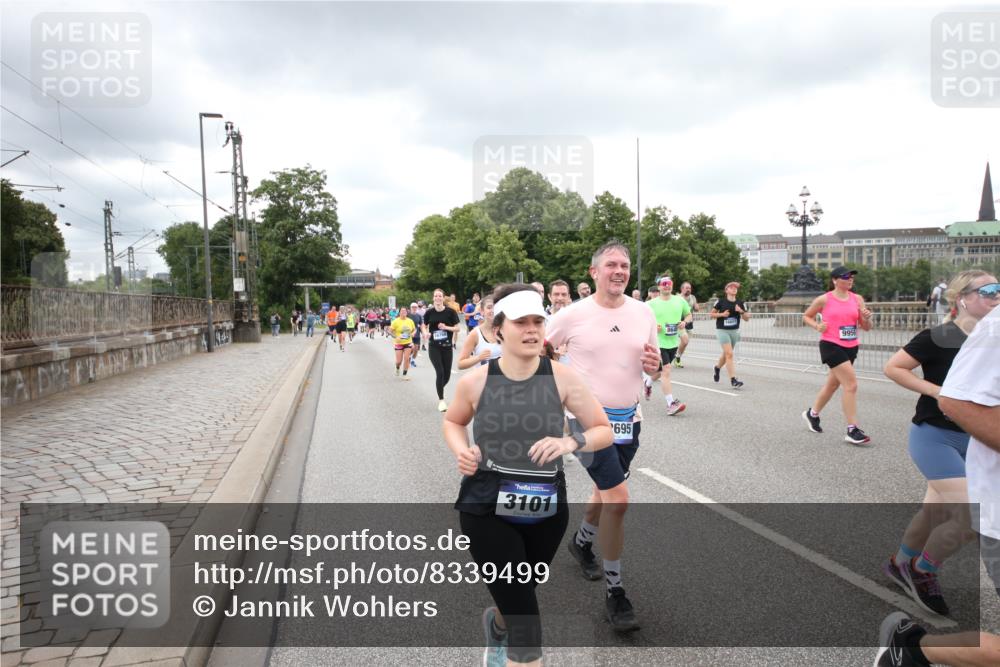 29.06.2025 - hella hamburg halbmarathon Jannik Wohlers http://msf.ph/oto/8339499 29.06.2025 10:55:22 Lombardsbrücke 1616, 3101, 3244, 4265, 4470, 4896, 5220, 5222, 5575, 6055, 6056, 6113, 6257, 6594, 7548, 7969, 8110, 8527, 8532, 8533, 8648, 9548, 9861, 9865, 9956, 10094, 10436, 10438, 10449, 10593, 11903, 11962, 11963, 12695, 13504, 14124, 14492, 15081, 15116, 15289, 15763, 15764, 16336, 16651, 16768, 16926, 17038, 17039, 17168, 17392, 18195, 18907 meine-sportfotos.de