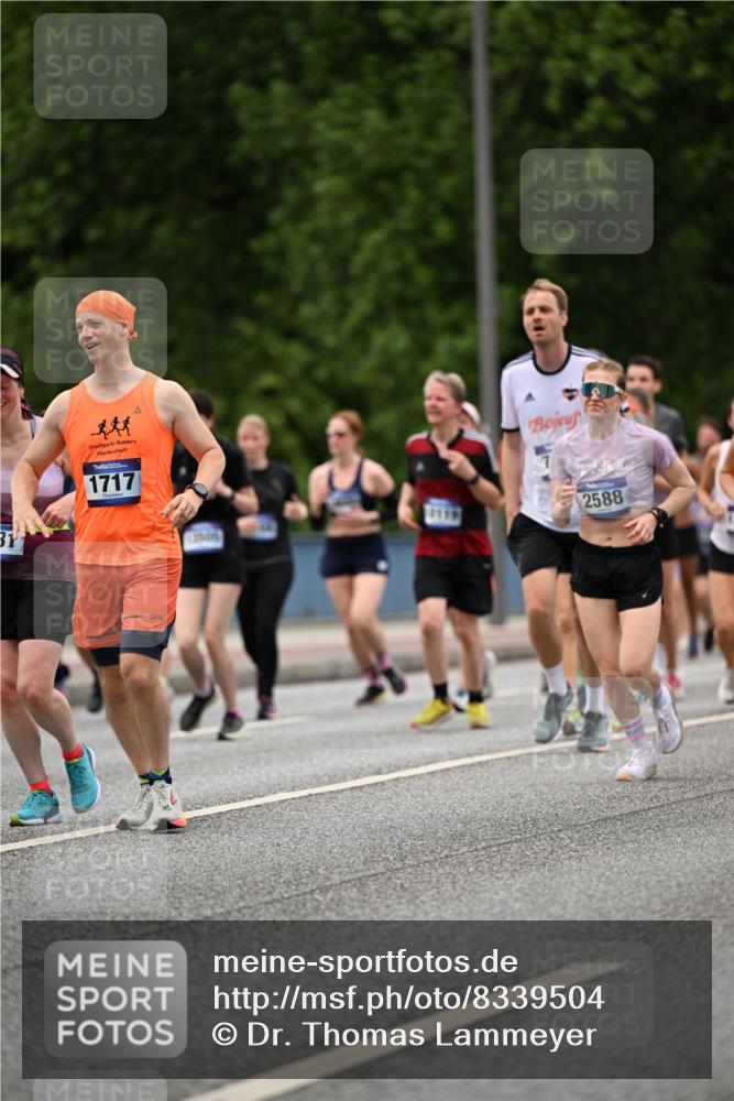 29.06.2025 - hella hamburg halbmarathon Dr. Thomas Lammeyer http://msf.ph/oto/8339504 29.06.2025 10:40:15 Kennedybrücke 1036, 1102, 1183, 1284, 1336, 1717, 2352, 2588, 2827, 3243, 3741, 3990, 4413, 4902, 5012, 5240, 5531, 6021, 6381, 6845, 6896, 7111, 7275, 7927, 8356, 8947, 10047, 10119, 10336, 10341, 10567, 11010, 11187, 11198 meine-sportfotos.de