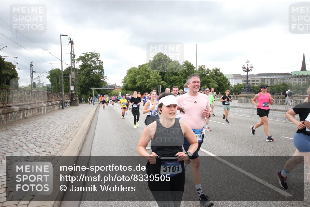 29.06.2025 - hella hamburg halbmarathon Jannik Wohlers http://msf.ph/oto/8339505 29.06.2025 10:55:23 Lombardsbrücke 1616, 3101, 3244, 4265, 4470, 4896, 5220, 5222, 5575, 6055, 6056, 6113, 6257, 6594, 7548, 7969, 8110, 8527, 8532, 8533, 8648, 9548, 9861, 9865, 9956, 10094, 10436, 10438, 10449, 10593, 11903, 11962, 11963, 12695, 13504, 14124, 14492, 15081, 15116, 15289, 15763, 15764, 16336, 16651, 16768, 16926, 17038, 17039, 17168, 17392, 18195, 18907 meine-sportfotos.de