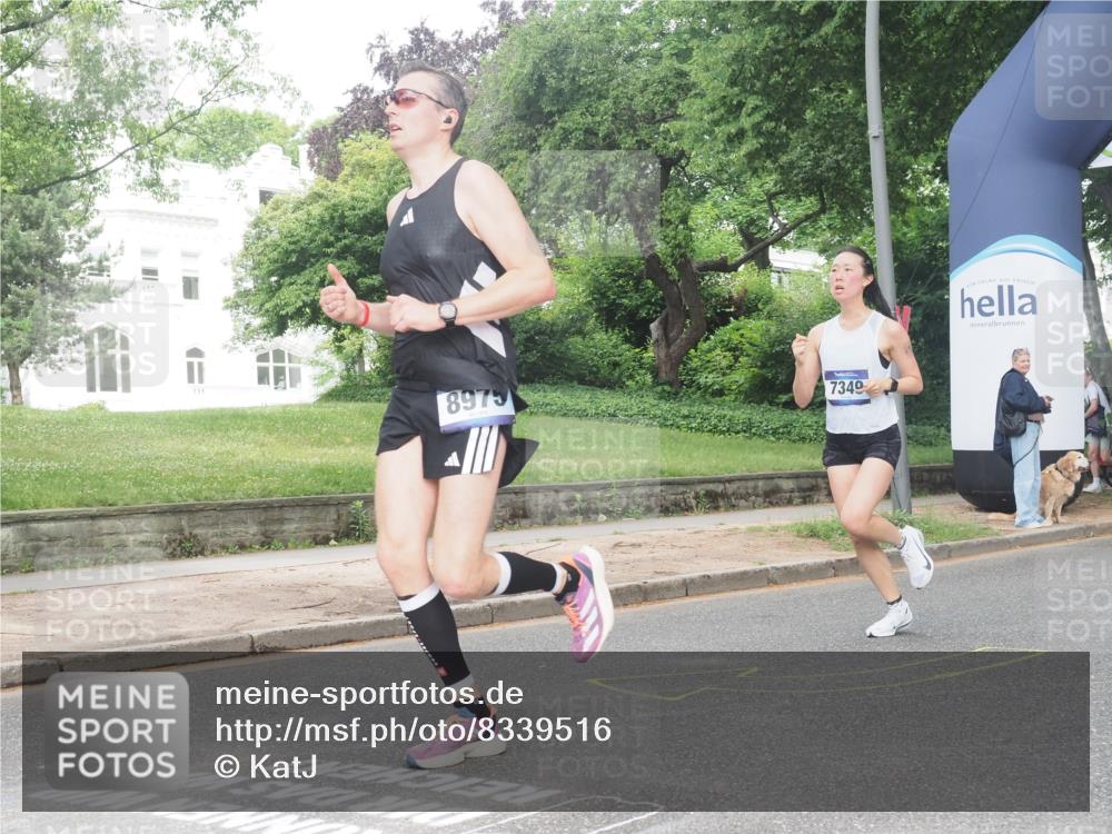 29.06.2025 - hella hamburg halbmarathon KatJ http://msf.ph/oto/8339516 29.06.2025 10:18:50 Zwischen KM18-KM19 1827, 7349 meine-sportfotos.de