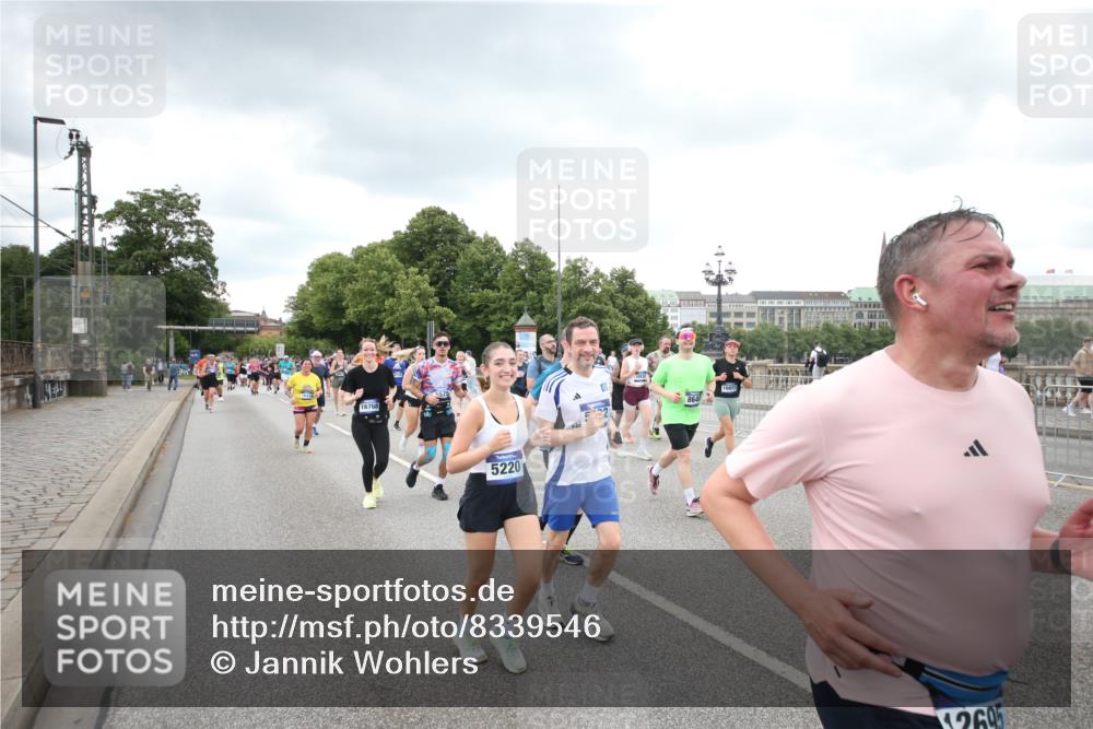 29.06.2025 - hella hamburg halbmarathon Jannik Wohlers http://msf.ph/oto/8339546 29.06.2025 10:55:23 Lombardsbrücke 1616, 3101, 3244, 4265, 4470, 4896, 5220, 5222, 5575, 6055, 6056, 6113, 6257, 6594, 7548, 7969, 8110, 8527, 8532, 8533, 8648, 9548, 9861, 9865, 9956, 10094, 10436, 10438, 10449, 10593, 11903, 11962, 11963, 12695, 13504, 14124, 14492, 15081, 15116, 15289, 15763, 15764, 16336, 16651, 16768, 16926, 17038, 17039, 17168, 17392, 18195, 18907 meine-sportfotos.de